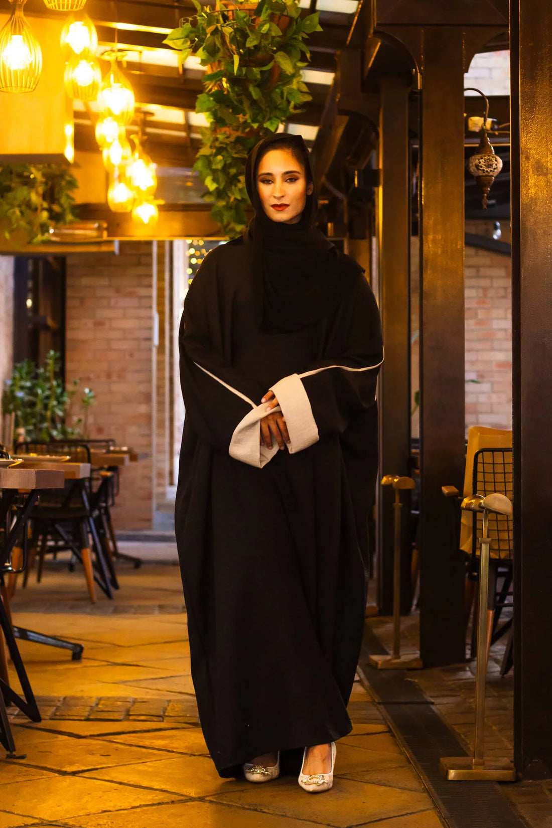 Zerafat (Elegance) – Abaya with Inner Belt