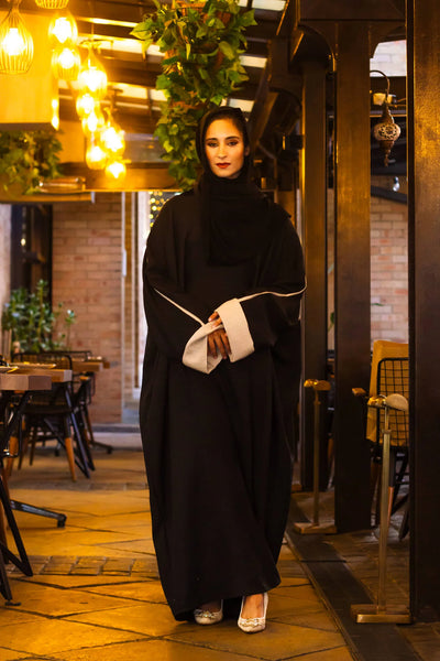 Zerafat (Elegance) – Abaya with Inner Belt